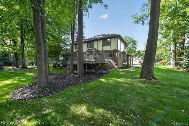11390 Silverlake Court, Shelby Charter Township, MI 48317