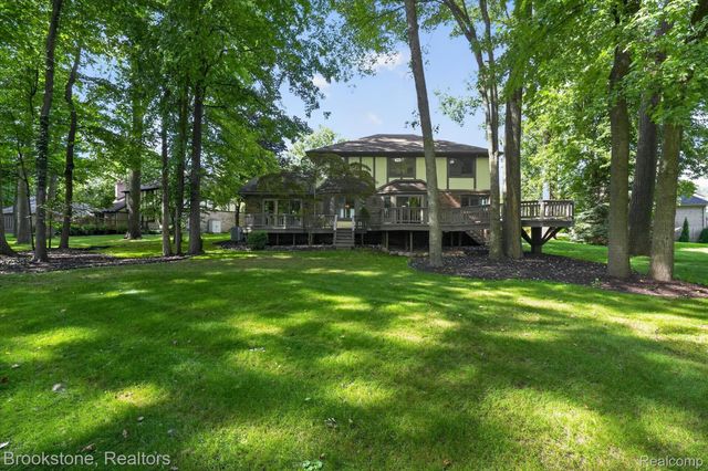 11390 Silverlake Court, Shelby Charter Township, MI 48317