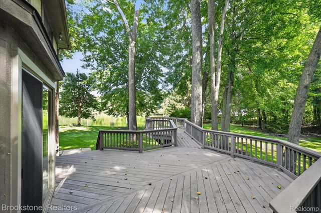 11390 Silverlake Court, Shelby Charter Township, MI 48317