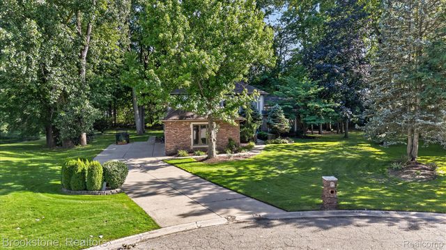 11390 Silverlake Court, Shelby Charter Township, MI 48317