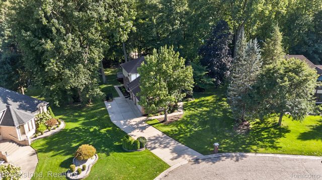 11390 Silverlake Court, Shelby Charter Township, MI 48317