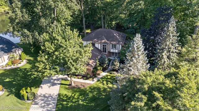11390 Silverlake Court, Shelby Charter Township, MI 48317