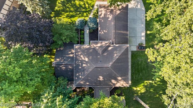 11390 Silverlake Court, Shelby Charter Township, MI 48317