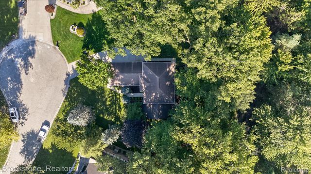 11390 Silverlake Court, Shelby Charter Township, MI 48317