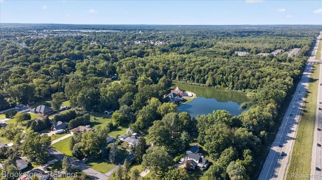 11390 Silverlake Court, Shelby Charter Township, MI 48317