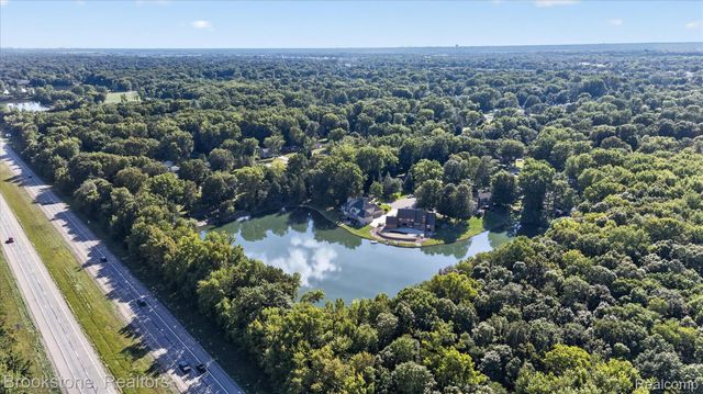 11390 Silverlake Court, Shelby Charter Township, MI 48317
