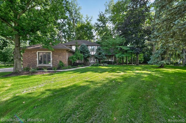 11390 Silverlake Court, Shelby Charter Township, MI 48317