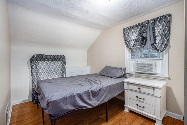 211 S St Joseph Avenue, Niles, MI 49120