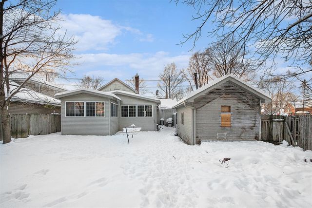 211 S St Joseph Avenue, Niles, MI 49120