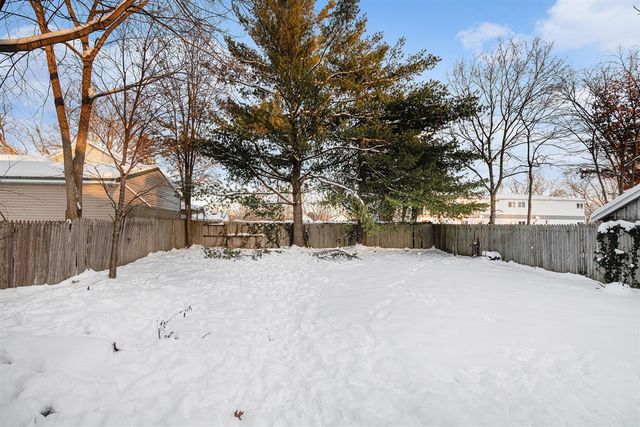 211 S St Joseph Avenue, Niles, MI 49120