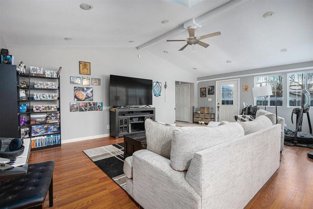 211 S St Joseph Avenue, Niles, MI 49120