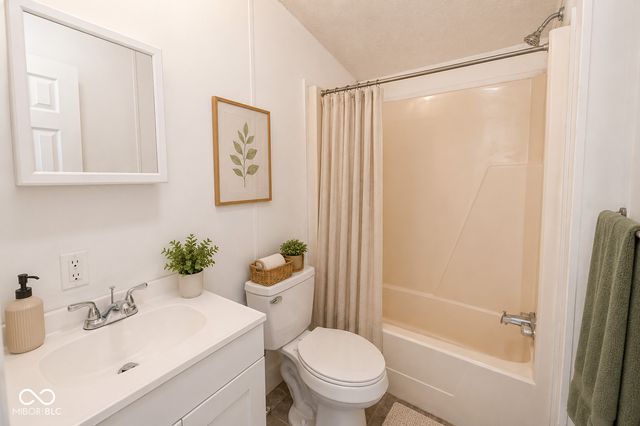 292 Bubble Loo Road, Cloverdale, IN 46120