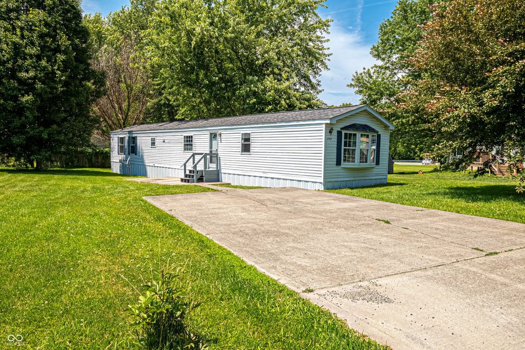 292 Bubble Loo Road, Cloverdale, IN 46120