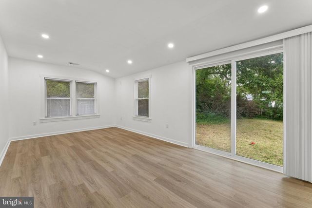 6906 KINGSTON DR, Temple Hills, MD 20748