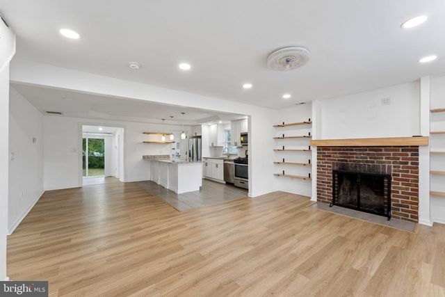 6906 KINGSTON DR, Temple Hills, MD 20748