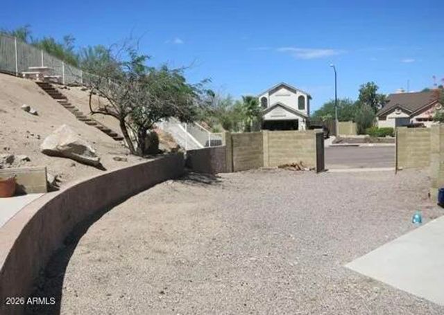 1711 E Behrend Drive, Phoenix, AZ 85024