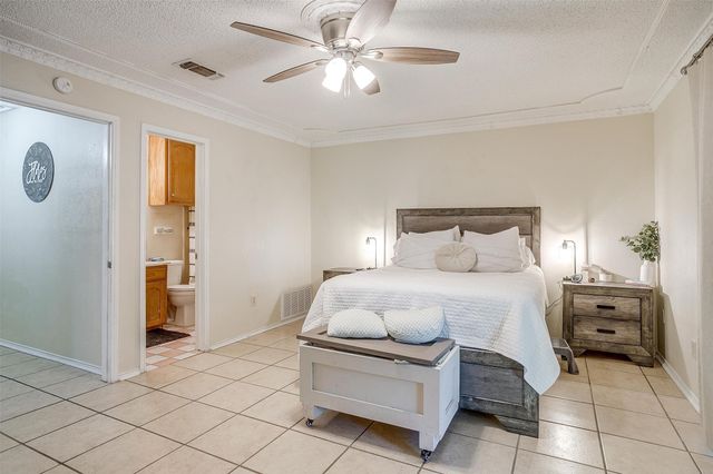 613 NW Renfro Street, Burleson, TX 76028
