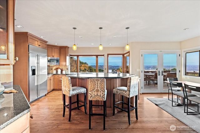 8297 SE 82nd Street, Mercer Island, WA 98040