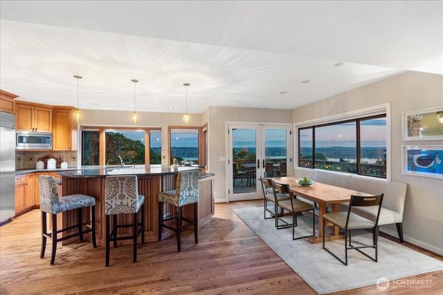 8297 SE 82nd Street, Mercer Island, WA 98040