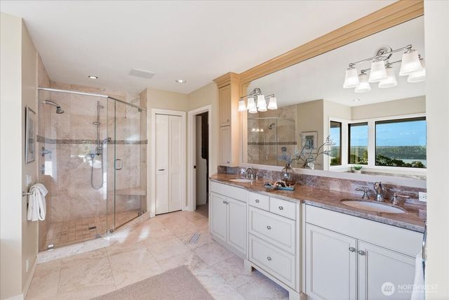 8297 SE 82nd Street, Mercer Island, WA 98040