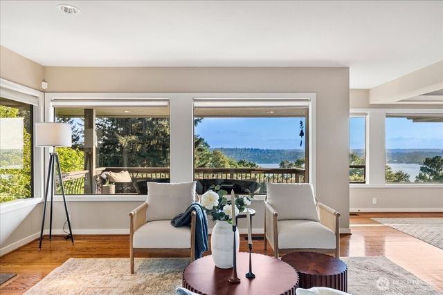 8297 SE 82nd Street, Mercer Island, WA 98040