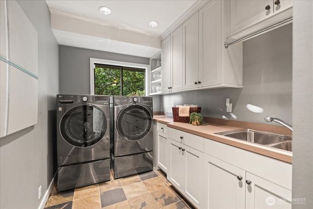 8297 SE 82nd Street, Mercer Island, WA 98040