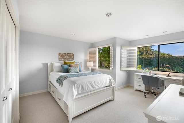 8297 SE 82nd Street, Mercer Island, WA 98040