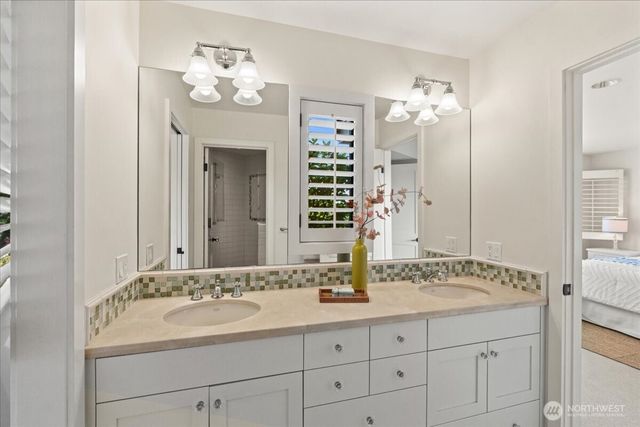 8297 SE 82nd Street, Mercer Island, WA 98040