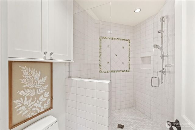 8297 SE 82nd Street, Mercer Island, WA 98040