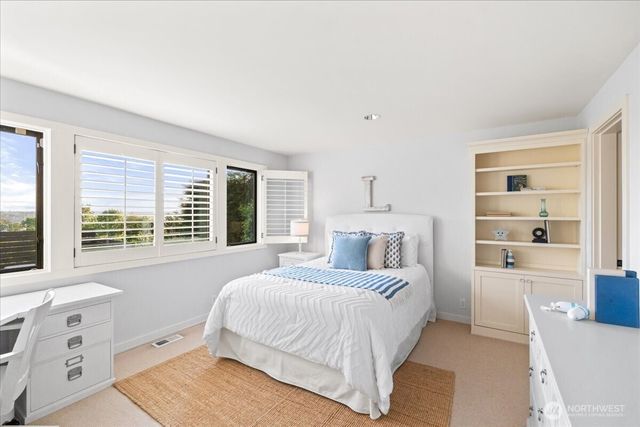 8297 SE 82nd Street, Mercer Island, WA 98040