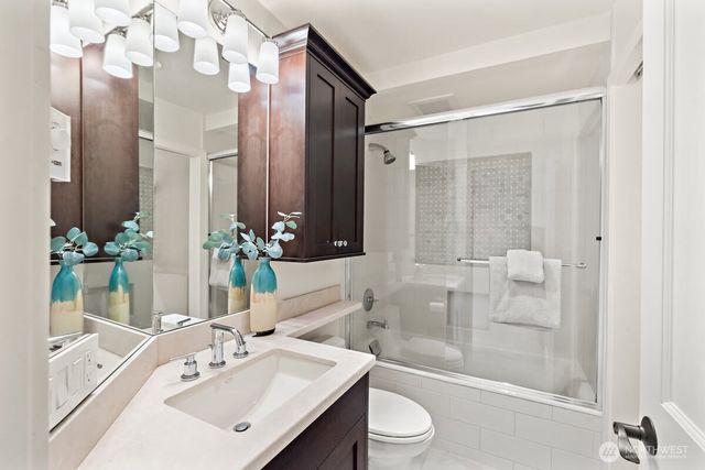 8297 SE 82nd Street, Mercer Island, WA 98040