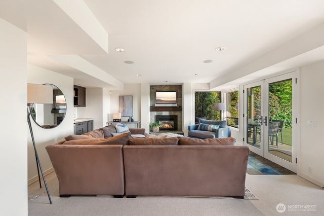 8297 SE 82nd Street, Mercer Island, WA 98040