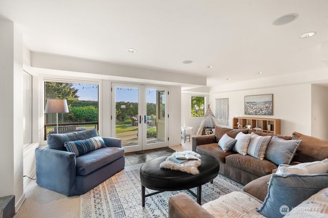 8297 SE 82nd Street, Mercer Island, WA 98040