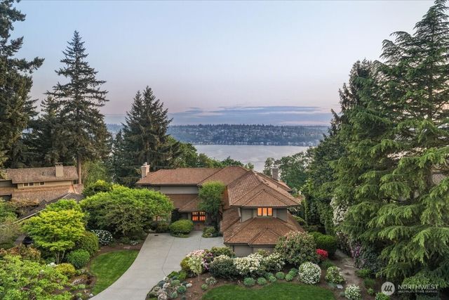 8297 SE 82nd Street, Mercer Island, WA 98040