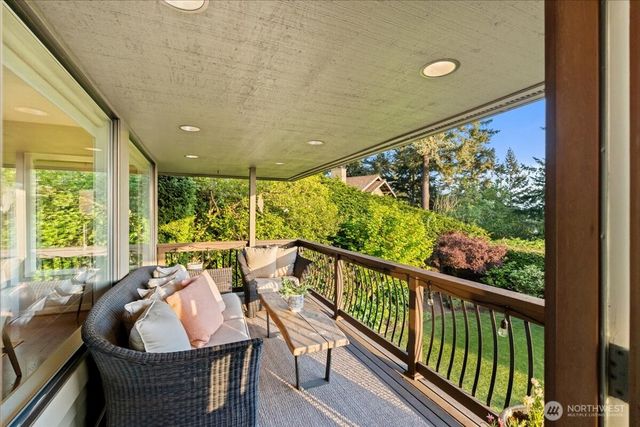 8297 SE 82nd Street, Mercer Island, WA 98040
