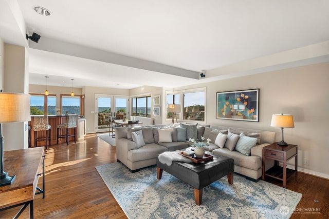 8297 SE 82nd Street, Mercer Island, WA 98040