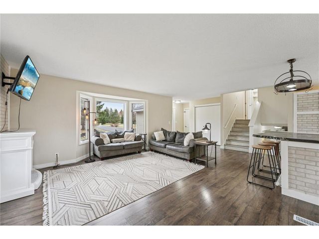 848 Mcdiarmid Drive, Hudson, WI 54016