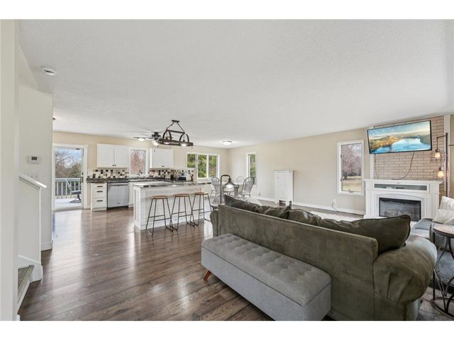 848 Mcdiarmid Drive, Hudson, WI 54016