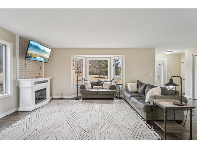 848 Mcdiarmid Drive, Hudson, WI 54016