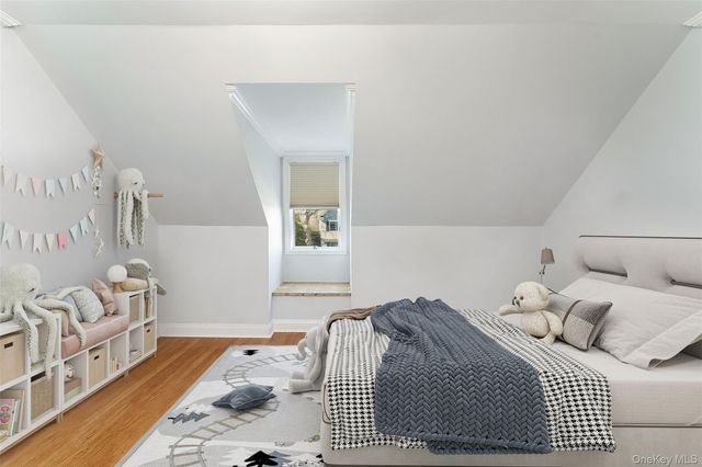 33 Wynmor Road, Scarsdale, NY 10583