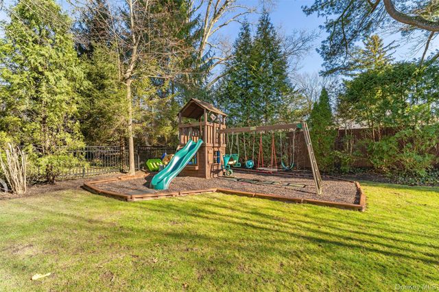 33 Wynmor Road, Scarsdale, NY 10583