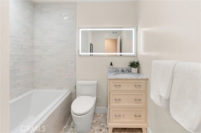 8592 Larkport Drive, Huntington Beach, CA 92646