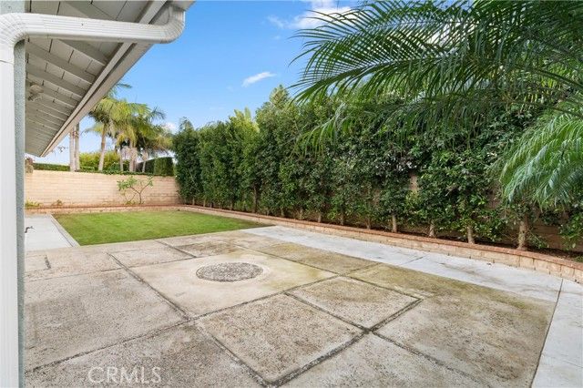 8592 Larkport Drive, Huntington Beach, CA 92646