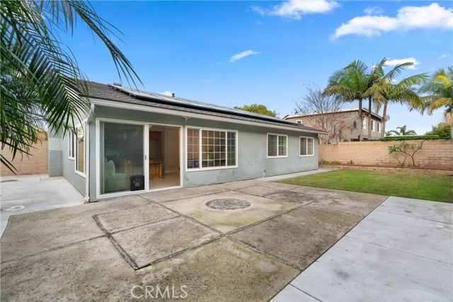 8592 Larkport Drive, Huntington Beach, CA 92646