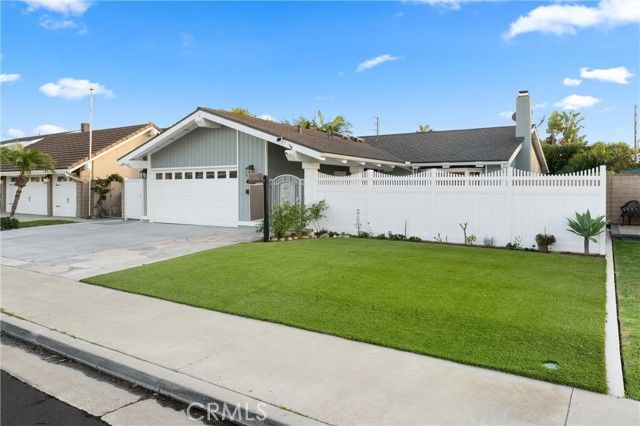 8592 Larkport Drive, Huntington Beach, CA 92646