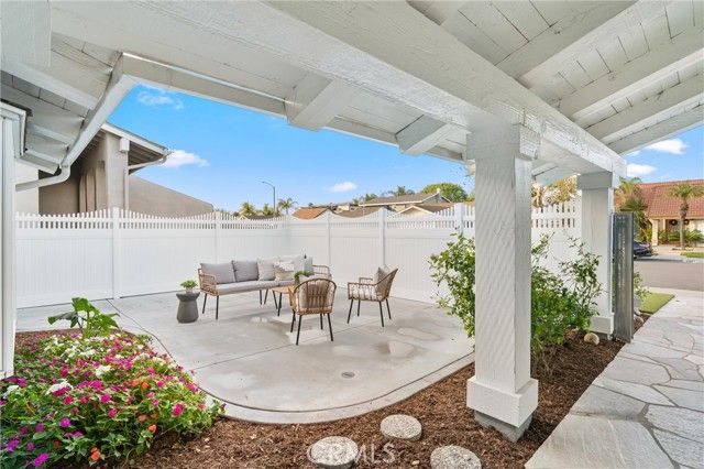 8592 Larkport Drive, Huntington Beach, CA 92646