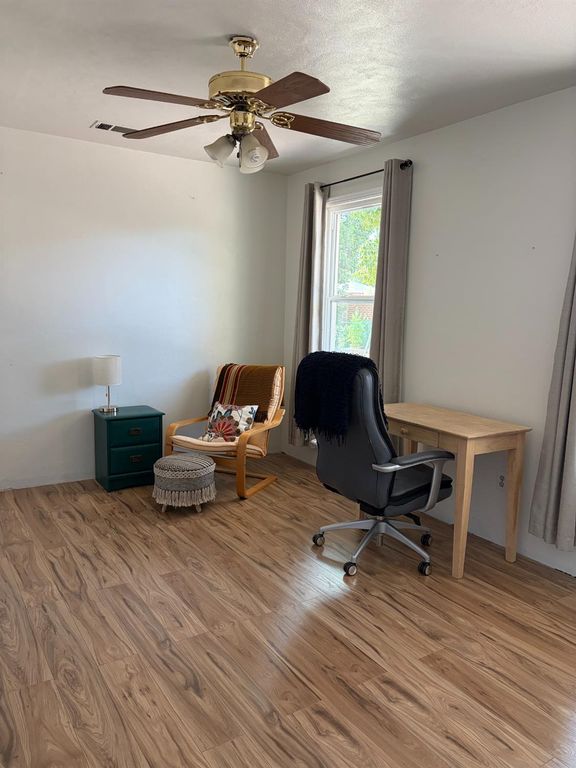Image 13 of property listing at 1412 N Vagedes Avenue, Fresno, CA 93728