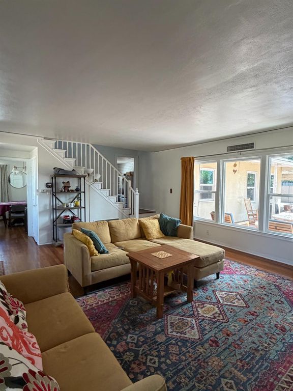 Image 4 of property listing at 1412 N Vagedes Avenue, Fresno, CA 93728