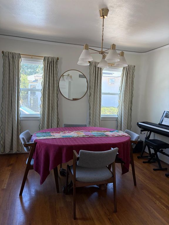 Image 8 of property listing at 1412 N Vagedes Avenue, Fresno, CA 93728