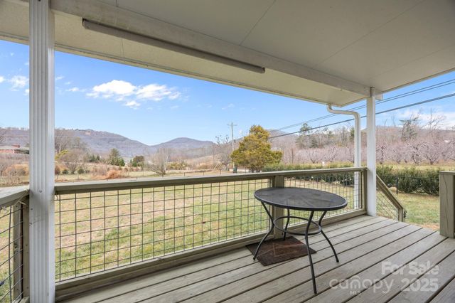 18 Trillium Meadows Lane, Hendersonville, NC 28792